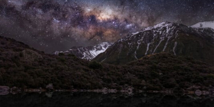 Fotógrafo Registra Timelapse Incrível da Via Láctea no Lugar Mais Escuro do Planeta